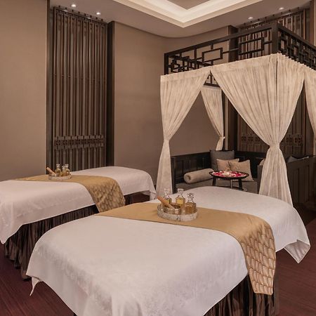 The St. Regis Mumbai Hotell Eksteriør bilde A spa treatment room at the Royal Spa