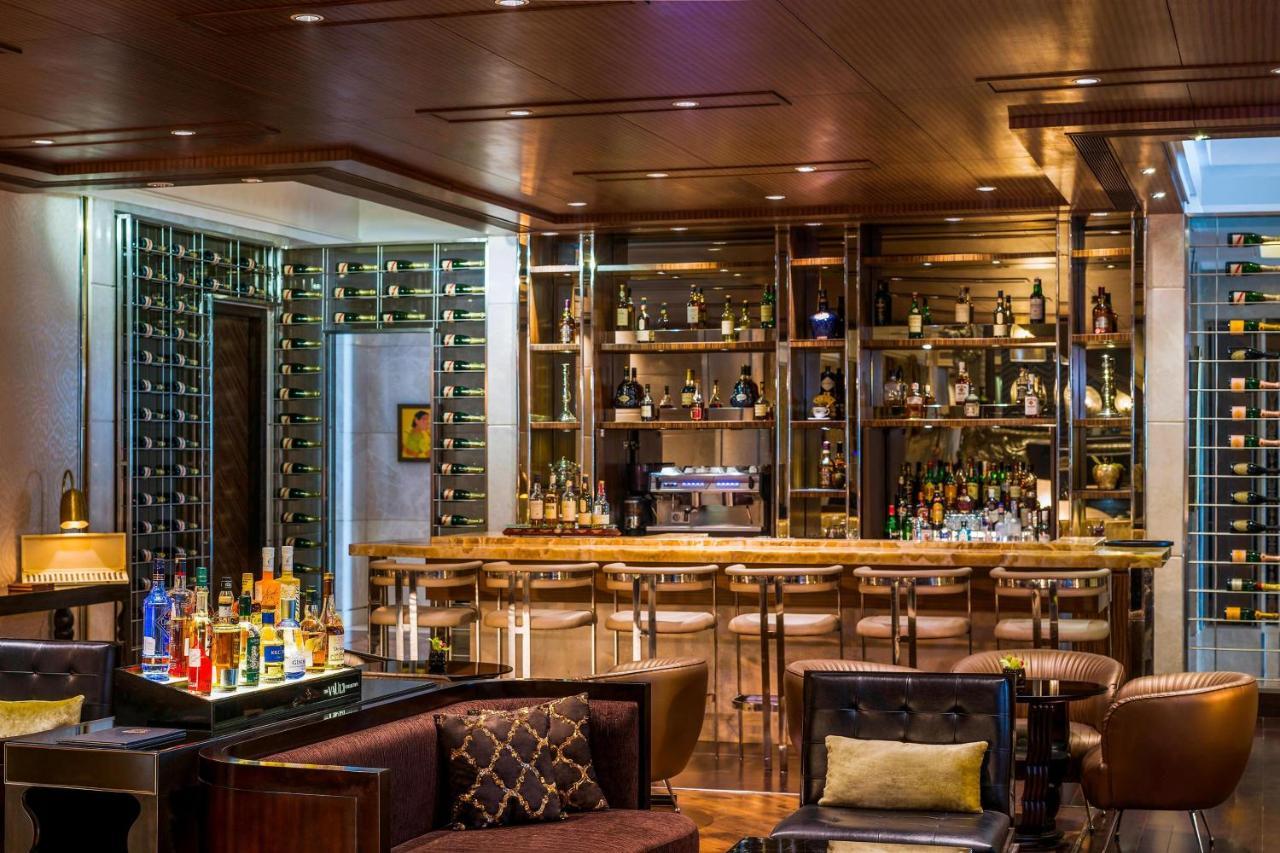 The St. Regis Mumbai Hotell Eksteriør bilde The bar at the 1919 Restaurant