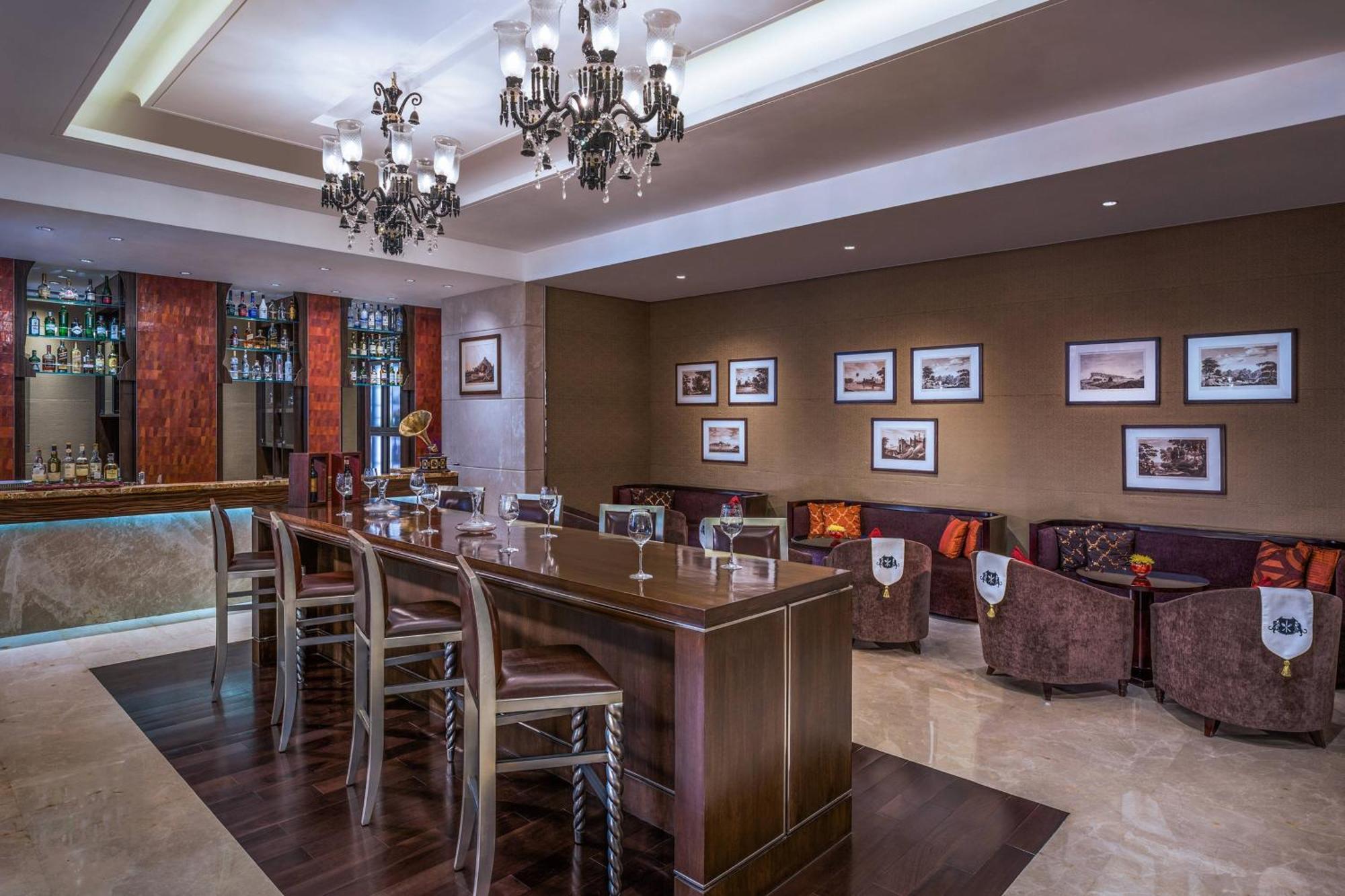 The St. Regis Mumbai Hotell Eksteriør bilde The lounge at the airport