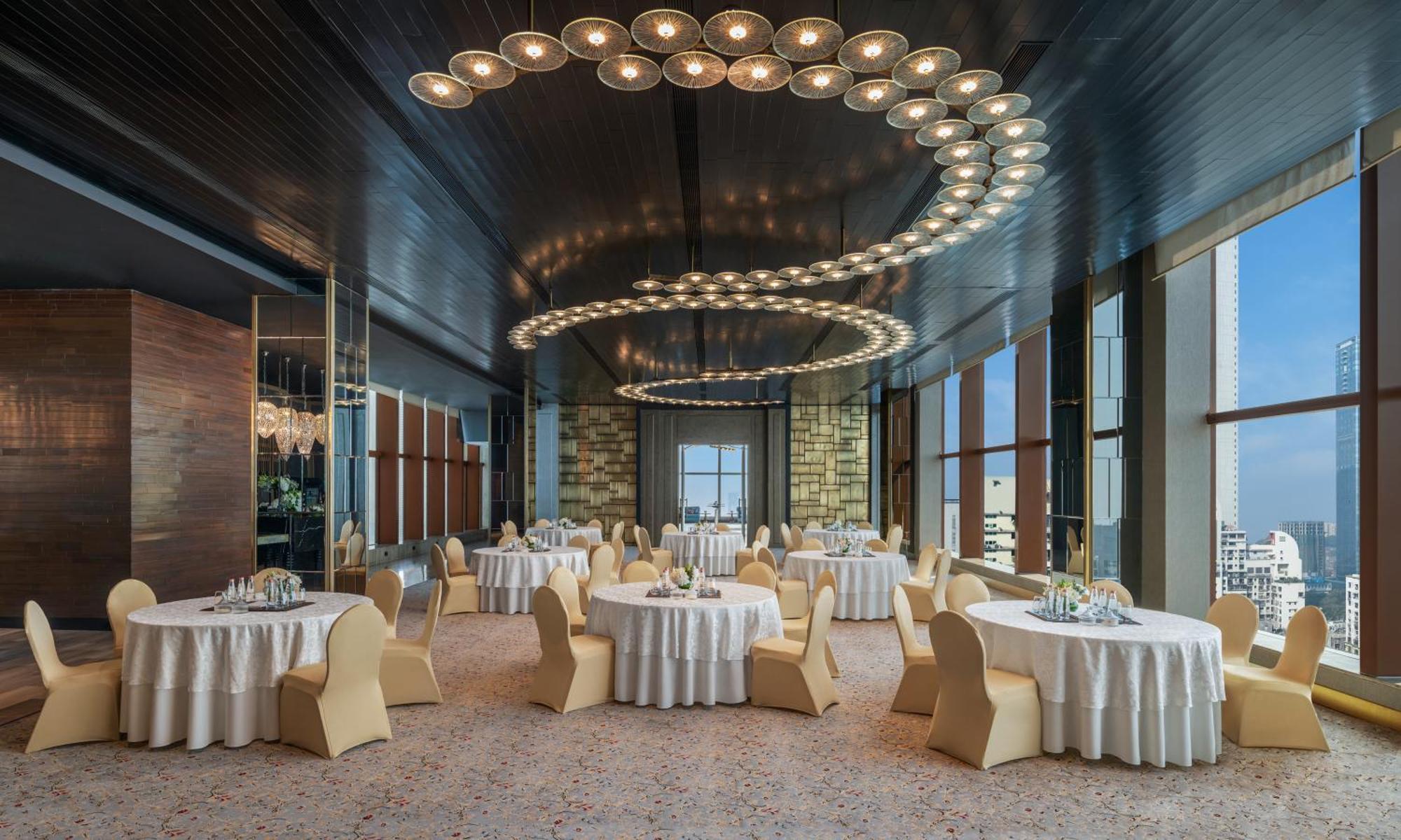 The St. Regis Mumbai Hotell Eksteriør bilde The Club at the Ritz-Carlton, DIFC