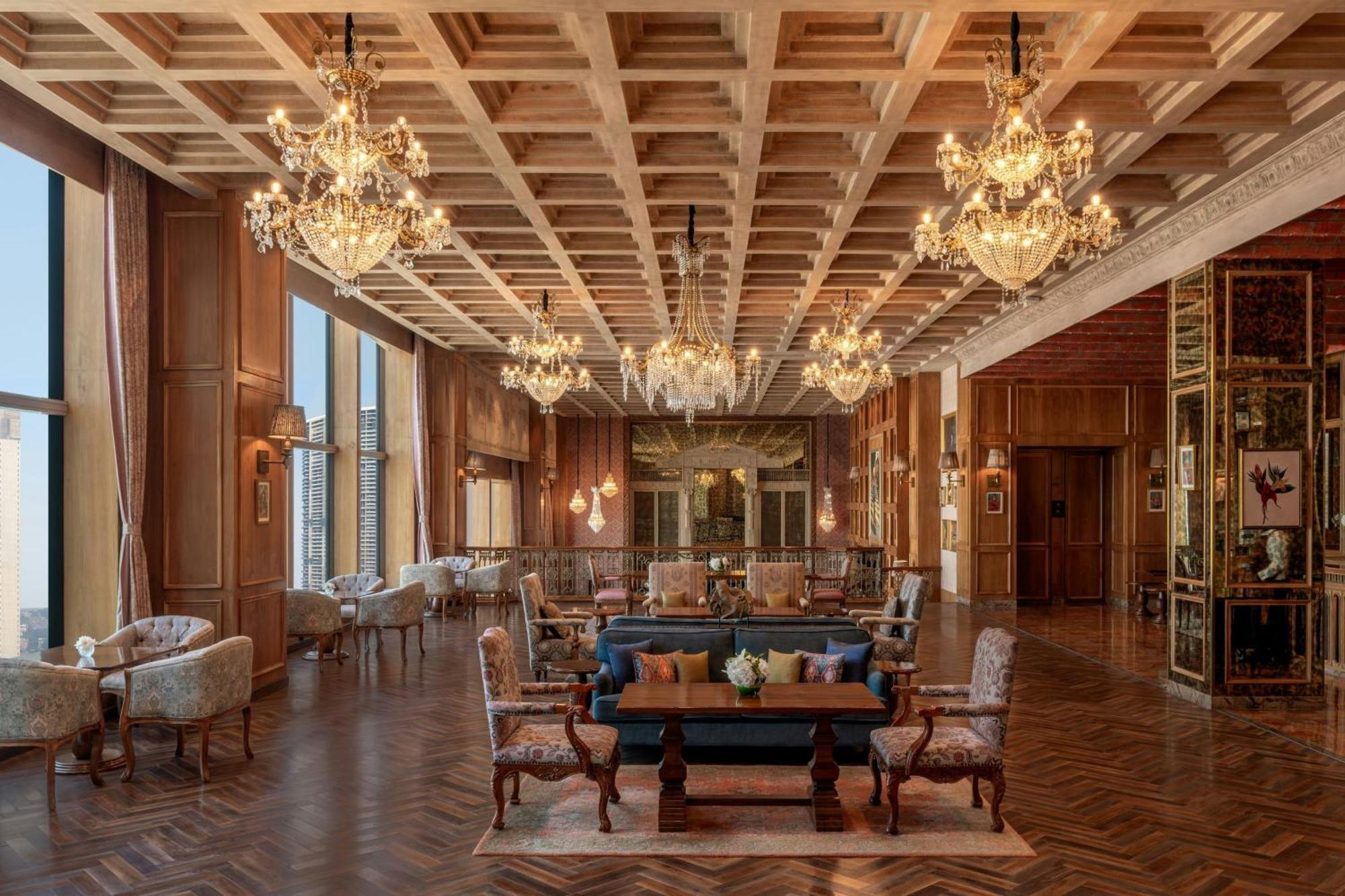 The St. Regis Mumbai Hotell Eksteriør bilde The Club Lounge at the 36th floor